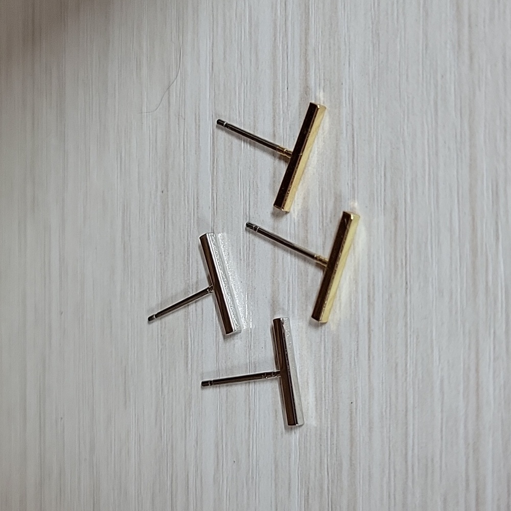 🔥LAST PAIR🔥 MINIMALIST BAR STUD EARRINGS, CHOICE OF COLOR - Picture 5 of 5